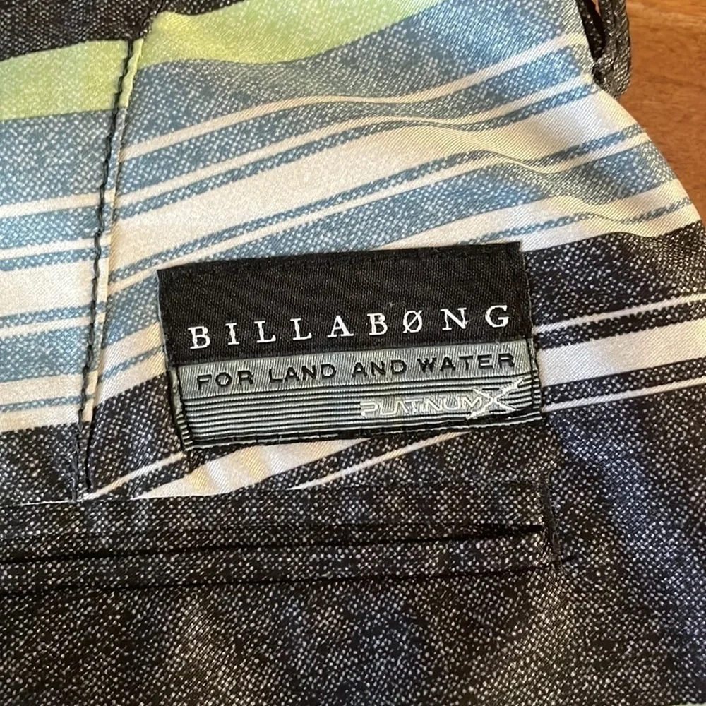 BILLABONG For Land and Water Platinum Board Shorts Size 30